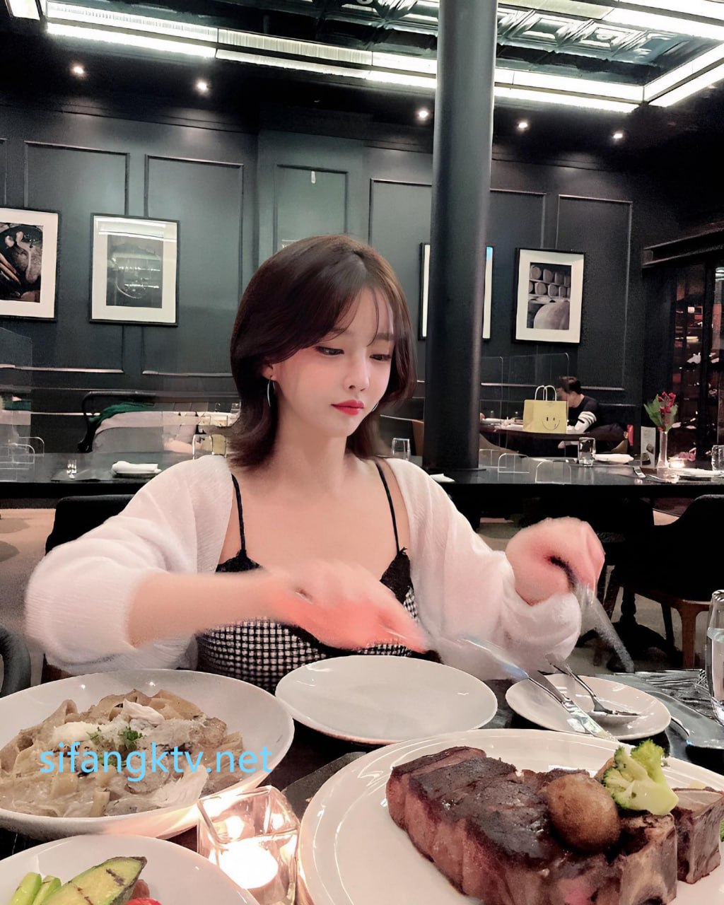 【2023-08-04】Video of virginity being stolen on a yacht.m4v